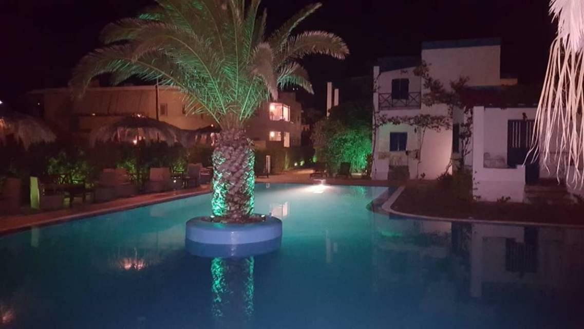 Amfitrion Hotel Vári 외부 사진